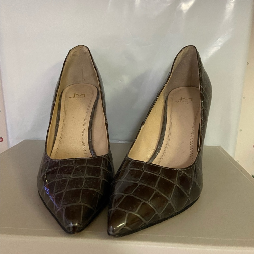 Chic Brown Crocodile Pattern Heels - image 2